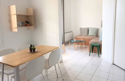 Donville-les-Bains Apartamento | Luminoso apartamento con vista al mar y acceso directo a la playa.