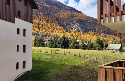 La Salle-les-Alpes Apartamento | Bright apartment close to the slopes Résidence Alpaga