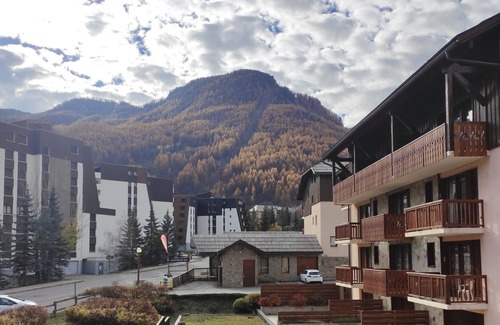La Salle-les-Alpes Apartamento | Bright apartment close to the slopes Résidence Alpaga