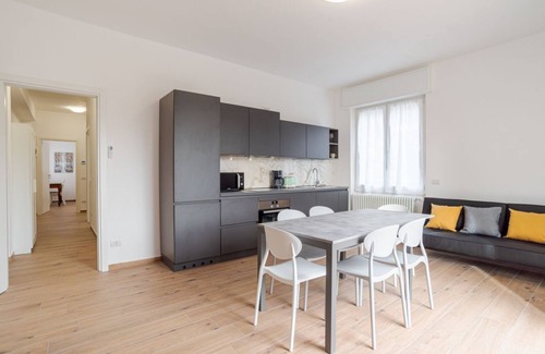 Cesana Brianza Apartamento | Bright Apartment with balcony! Resegone House