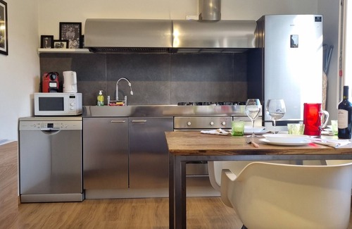 Verona Apartamento | Bright apartment a stone's throw from Roman Theater