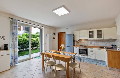Montioni Apartamento | Luminoso apartamento 'Bluemoon' con piscina, Wi-Fi y aire acondicionado