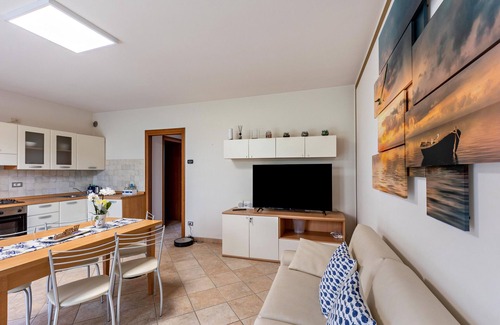 Montioni Apartamento | Luminoso apartamento 'Bluemoon' con piscina, Wi-Fi y aire acondicionado