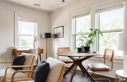 Morganton Apartamento | Bright apartment downtown w/ fireplace and balcony