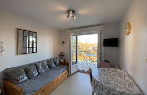 La Roche-Posay Apartamento | Apartamento luminoso a 100m de los baños con balcón y Wi-Fi