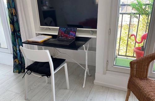 Quartier de la Roquette Apartamento | Bright apartment ideally located in the 11th district, 3 minutes from the metro.