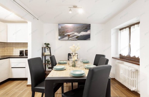 Paquier Apartamento | Bright apartment in the town center with ski storage and communal parking.