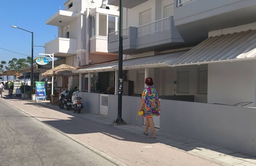 Kos Casa | Luminoso apartamento a un minuto de la playa.