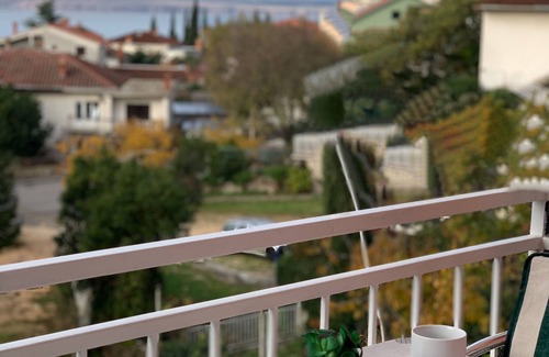 Crikvenica Apartamento | Apartamento luminoso con vista al mar balcón 4 + 1 personas.