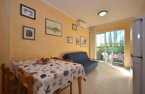 Bibione Pineda Apartamento | Apartamento luminoso con terraza y jardín privado de Beahost Rentals