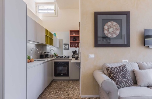 San Marco Apartamento | Bright Apartment with open view on Campo Santo Stefano