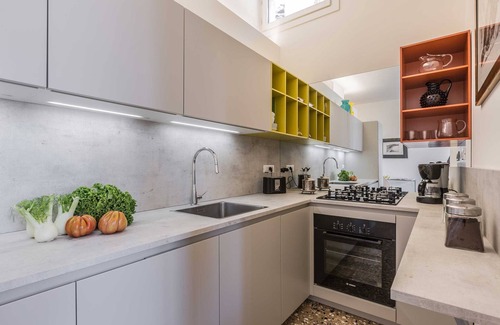 San Marco Apartamento | Bright Apartment with open view on Campo Santo Stefano