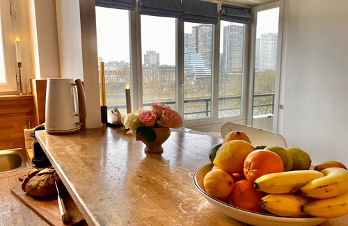 Montmartre Apartamento | Bright apartment with stunning Eiffel Tower view
