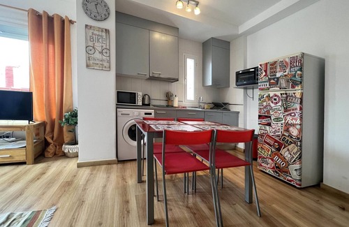 Capuchinos Apartamento | Apartamento luminoso con terraza, barbacoa, parking y aire acondicionado en Málaga