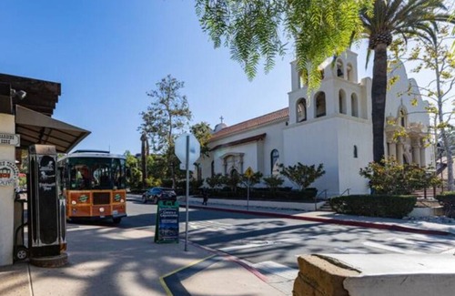 Old Town Casa | Bright Apt Near All w/Bikes, Parking, WiFi, HBO