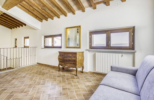 Ficulle Apartamento | Bright Apt With Terrace and Shared Pool, Ficulle, Italy