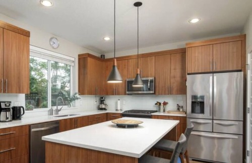 Richmond Casa | Bright & Beautiful 4 bed/3 bath home in Desirable Neighborhood- Pet Friendly!