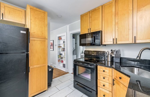 Winston - Salem Casa | Bright & Breezy near UNCSA & Downtown