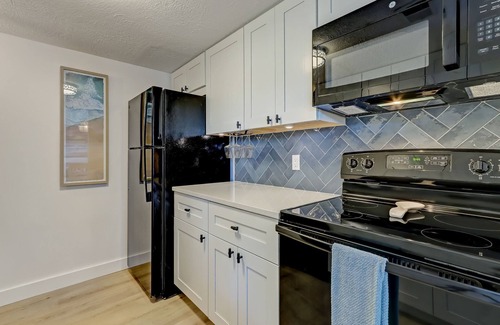 Fernandina Beach Condominio | Bright & Breezy Beach Cottage – Walk to Sand, Pets Welcome!