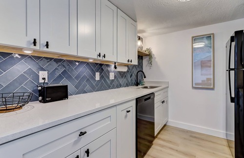Fernandina Beach Condominio | Bright & Breezy Beach Cottage – Walk to Sand, Pets Welcome!