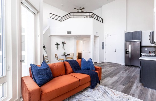 Glendale Apartamento | Bright & Cental 2-Story Loft
