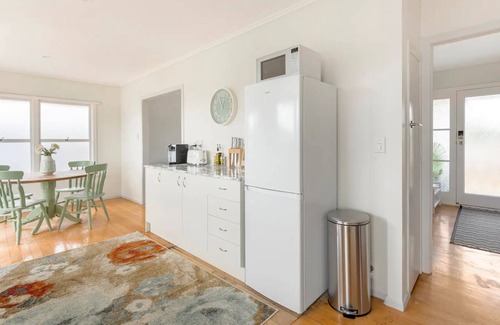 Milford Casa | Bright & Central Home with Mini Golf Area