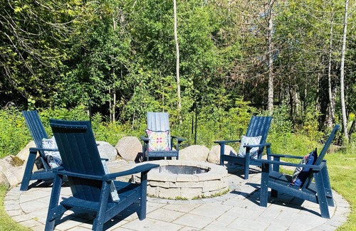 Thornbury Casa | Bright Chalet Chic with Hot Tub and Fire Pit