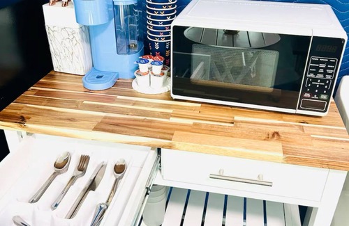 Windsor Hills Apartamento | Bright Charming Garage Studio in North Central Austin Neighborhood