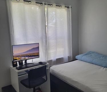 Southwest Edmonton Apartamento | Bright & Chic 3-Bed Unit for Family or Business by UofA, Whyte Ave, Downtown in Edmonton