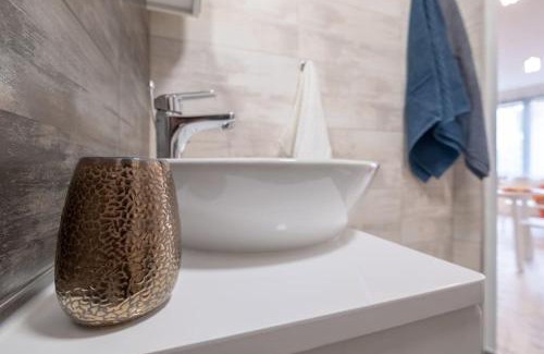 Sofia Apartamento | Bright & Chic Parkside Apartment