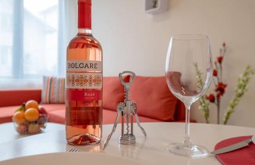 Sofia Apartamento | Bright & Chic Parkside Apartment