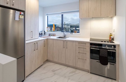 Christchurch City Centre Casa | Bright Cityside 4BR Sunlit Balcony at Tuam St