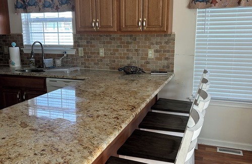 Wildwood Condominio | Brillante, limpio y actualizado 3 BR, 2 BA Prime Location!