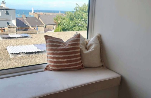 Donaghadee Apartamento | Bright Coastal Retreat – Stunning Sea Views