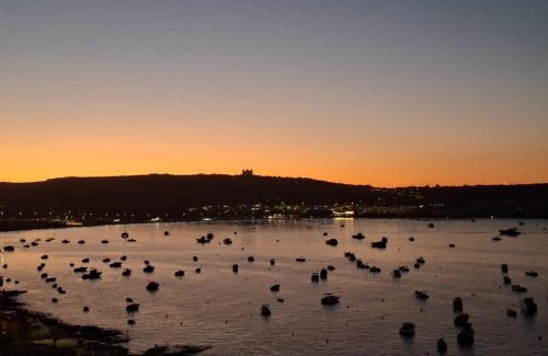Għadira Apartamento | Bright Coastal Penthouse with Huge Terrace Overlooking the Sea- Ghadira Mellieha
