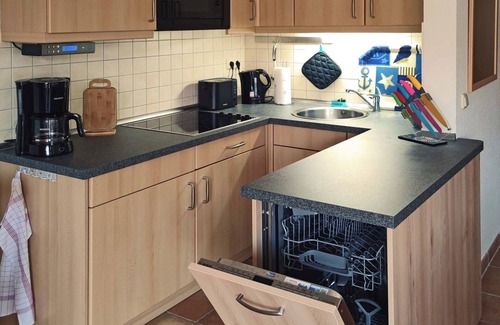 Zingst Apartamento | Bright, comfortably furnished apartment directly on the dyke and beach