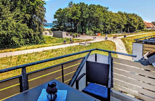 Zingst Apartamento | Bright, comfortably furnished apartment directly on the dyke and beach