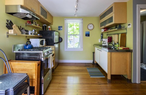 Provincetown Condominio | luminoso, confortable de 1 dormitorio, cerca del centro de la ciudad
