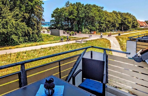 Zingst Apartamento | Bright, comfortably furnished apartment directly on the dyke and beach - Residence
