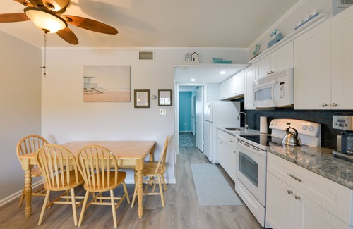 Admiral Estates Condominio | Bright Condo Half-Block to Cape May Beach!