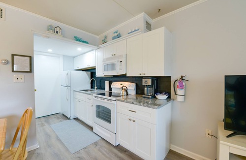 Admiral Estates Condominio | Bright Condo Half-Block to Cape May Beach!