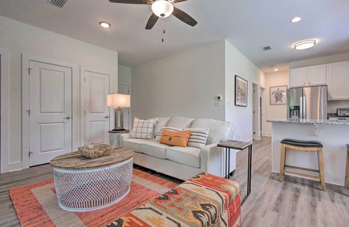 Santa Rosa Beach Condominio | Bright Condo w/ Pool, 3 Blocks to Santa Rosa Beach