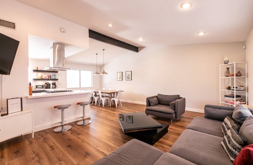 Canyon Gate Casa | Bright, Modern 4BR with Beautiful Backyard & Pool!