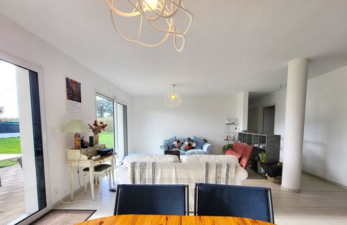Plumergat Casa | Bright Country Home near Beaches & Sainte-Anne-d’Auray