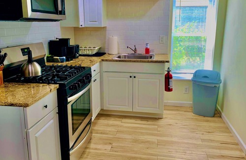 Middletown Apartamento | Bright - Cozy 1 BR 1 Full Bath Apt ~ 1.5 hrs from NYC - Fast WiFi & Downtown