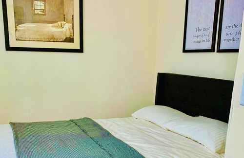 Middletown Apartamento | Bright - Cozy 1 BR 1 Full Bath Apt ~ 1.5 hrs from NYC - Fast WiFi & Downtown