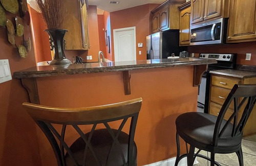 Kathleen Casa | Bright & cozy 3 bedroom home minutes from theme parks and many dining options.