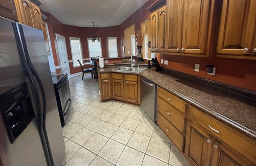 Kathleen Casa | Bright & cozy 3 bedroom home minutes from theme parks and many dining options.