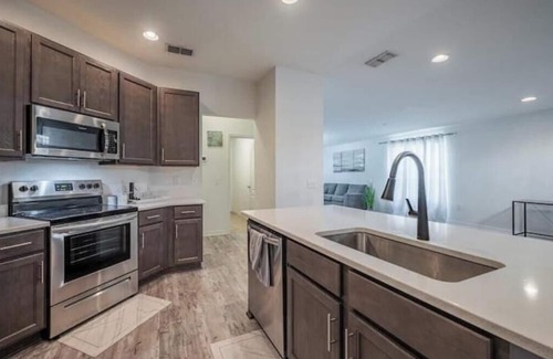 Lakeland Casa | Bright & Cozy 3 BR Near Parks & Dining in Lakeland