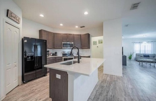 Lakeland Casa | Bright & Cozy 3 BR Near Parks & Dining in Lakeland